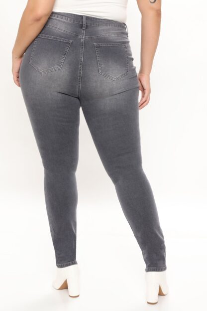 Jeans Skinny Corte Alto en Denim Oscuro - Image 24